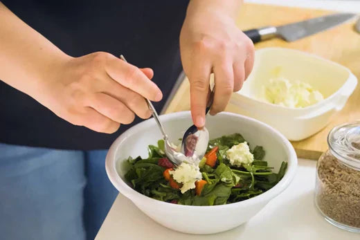 çilekli peynirli roka salatası tarifi